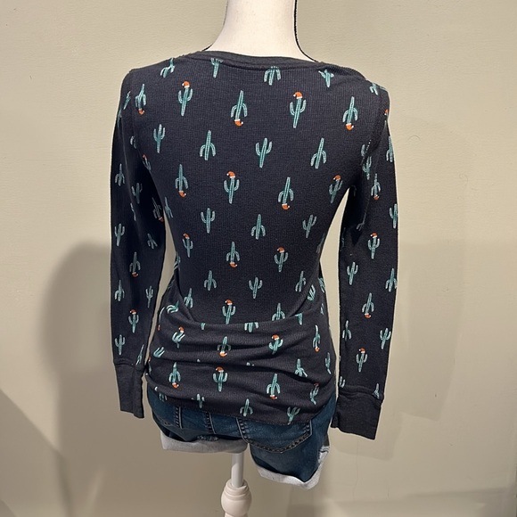 Christmas Cactus long sleeve - Picture 3 of 5